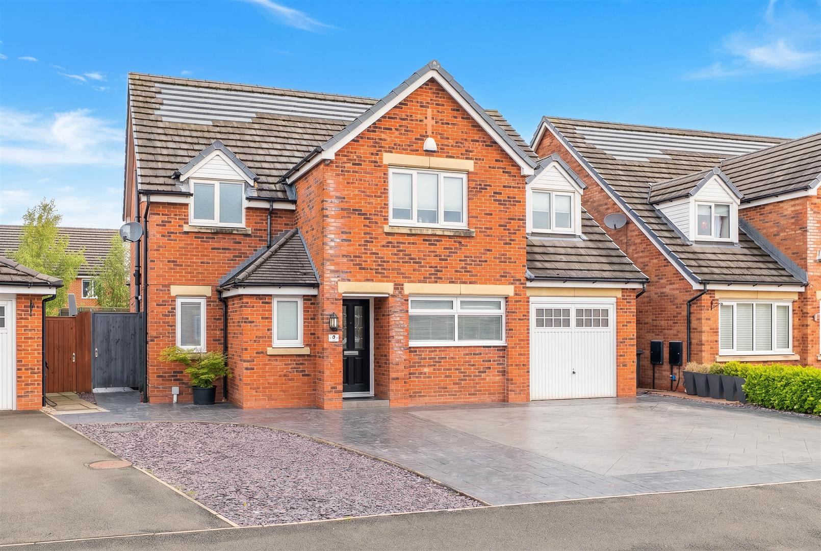 5 bed property in Murray Avenue, Leyland